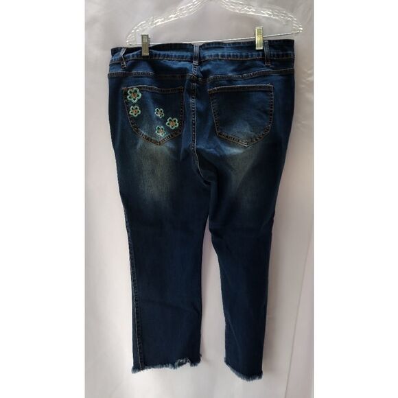 Stretch denim capris  - Picture 2 of 10
